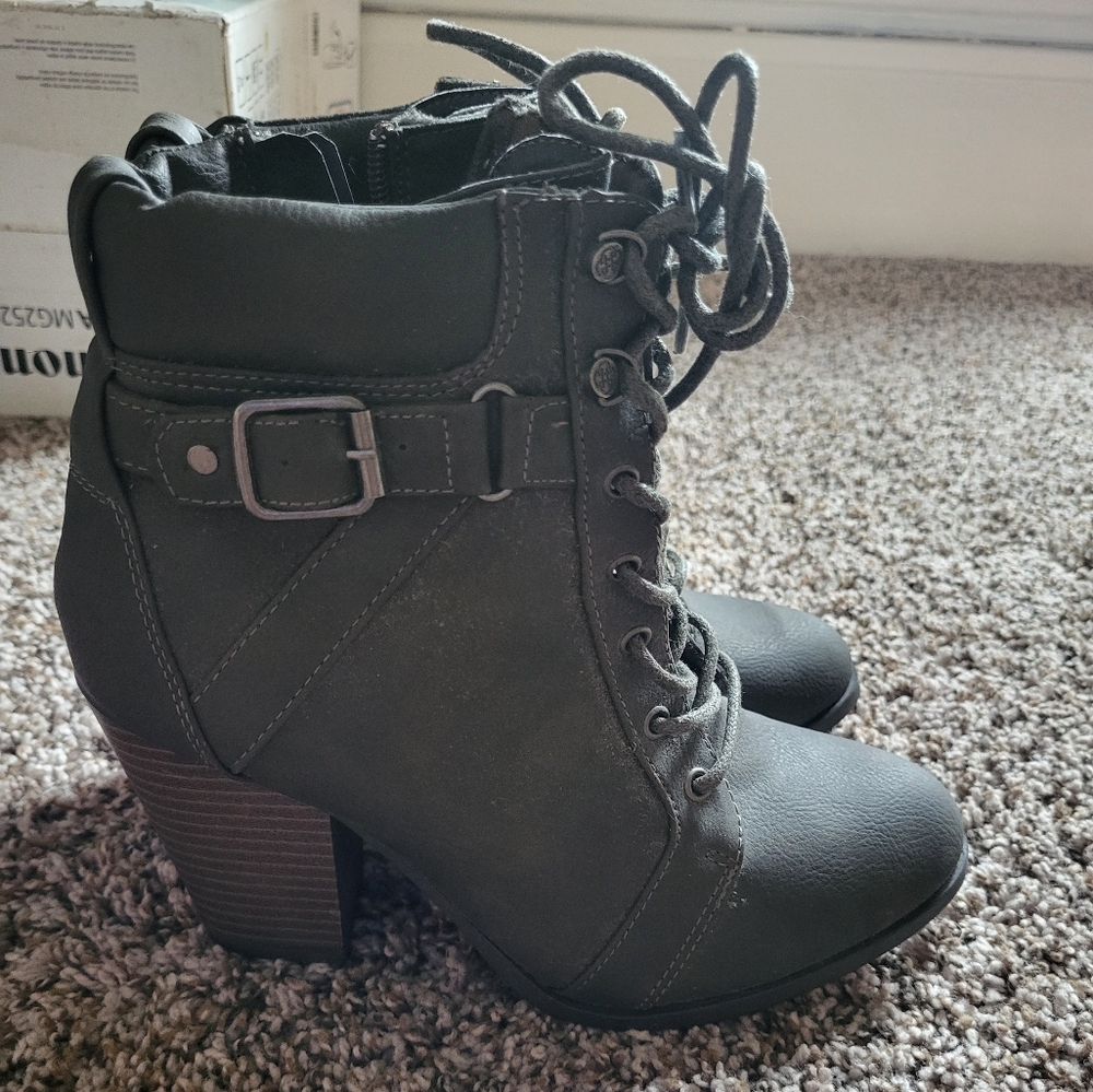 Heel boots